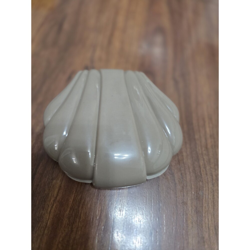 Vtg Cream Seashell Clamp Shaped Double Compact Makeup Mirror Magnifying Travel